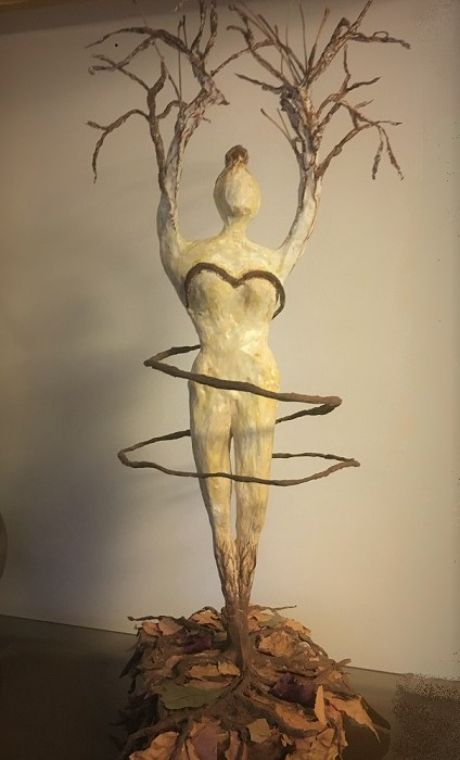 femme arbre - sculpture en papier mâché  by Cathy Bonfond droits reserves #CathyBonfond